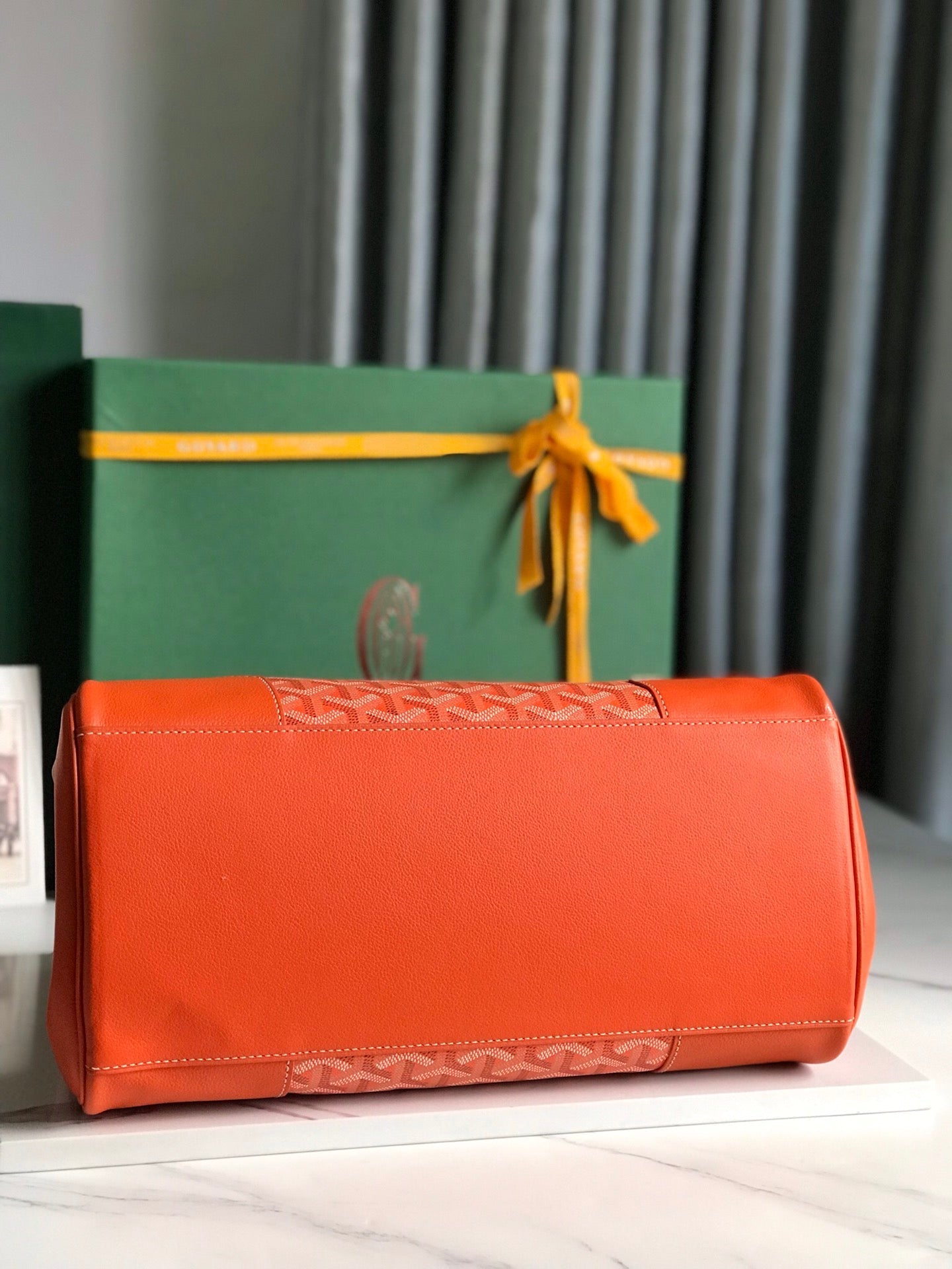SAC SAIGON SOUPLE 34 EN TOILE GOYARDINE ROUGE ORANGE ET CUIR DE VEAU