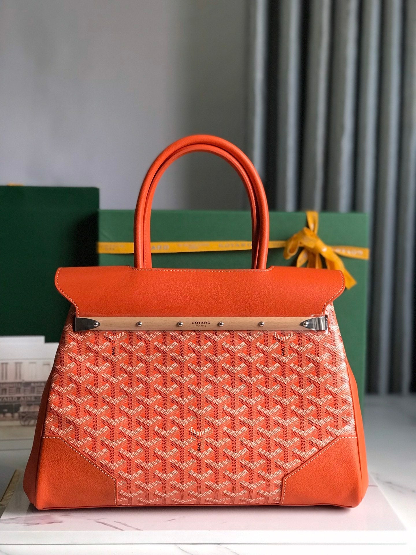 SAC SAIGON SOUPLE 34 EN TOILE GOYARDINE ROUGE ORANGE ET CUIR DE VEAU