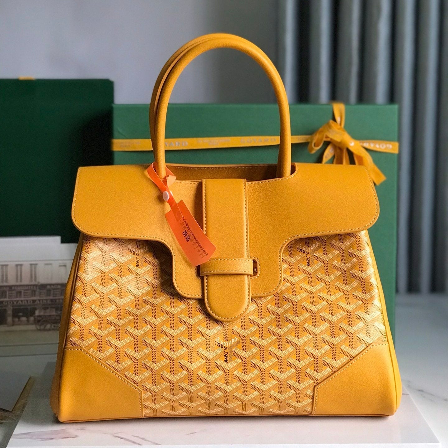 SAC SAIGON SOUPLE 34 EN TOILE GOYARDINE JAUNE ET CUIR DE VEAU