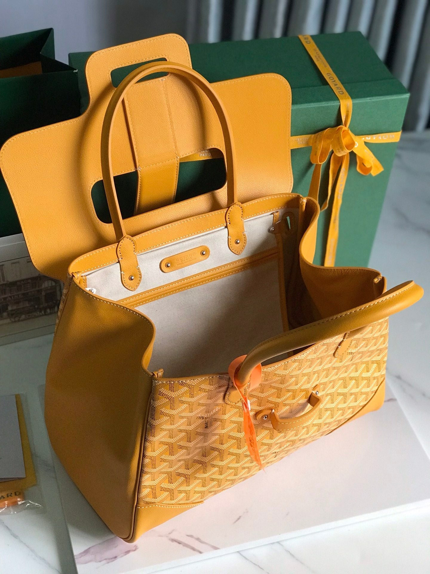 SAC SAIGON SOUPLE 34 EN TOILE GOYARDINE JAUNE ET CUIR DE VEAU