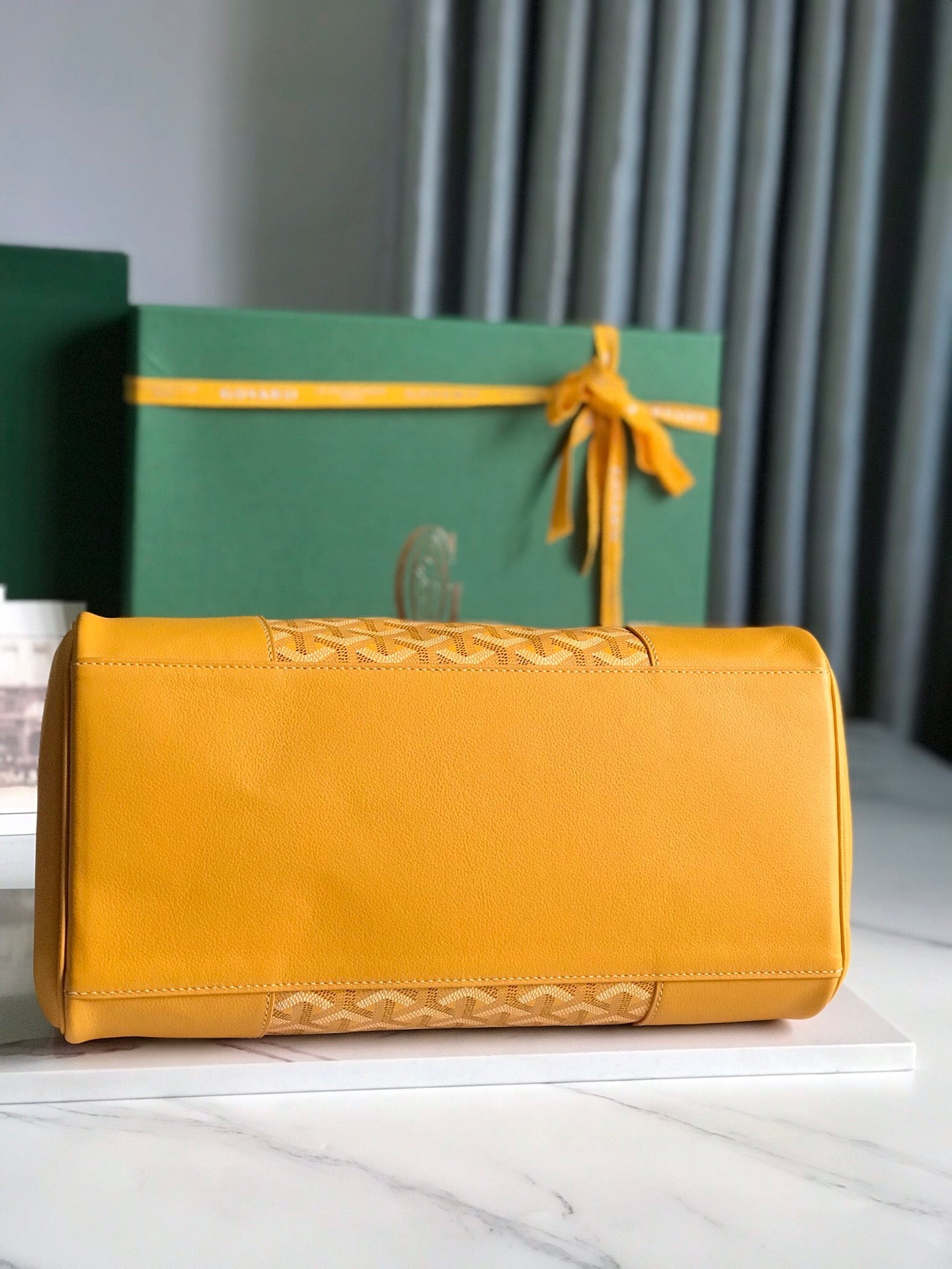 SAC SAIGON SOUPLE 34 EN TOILE GOYARDINE JAUNE ET CUIR DE VEAU