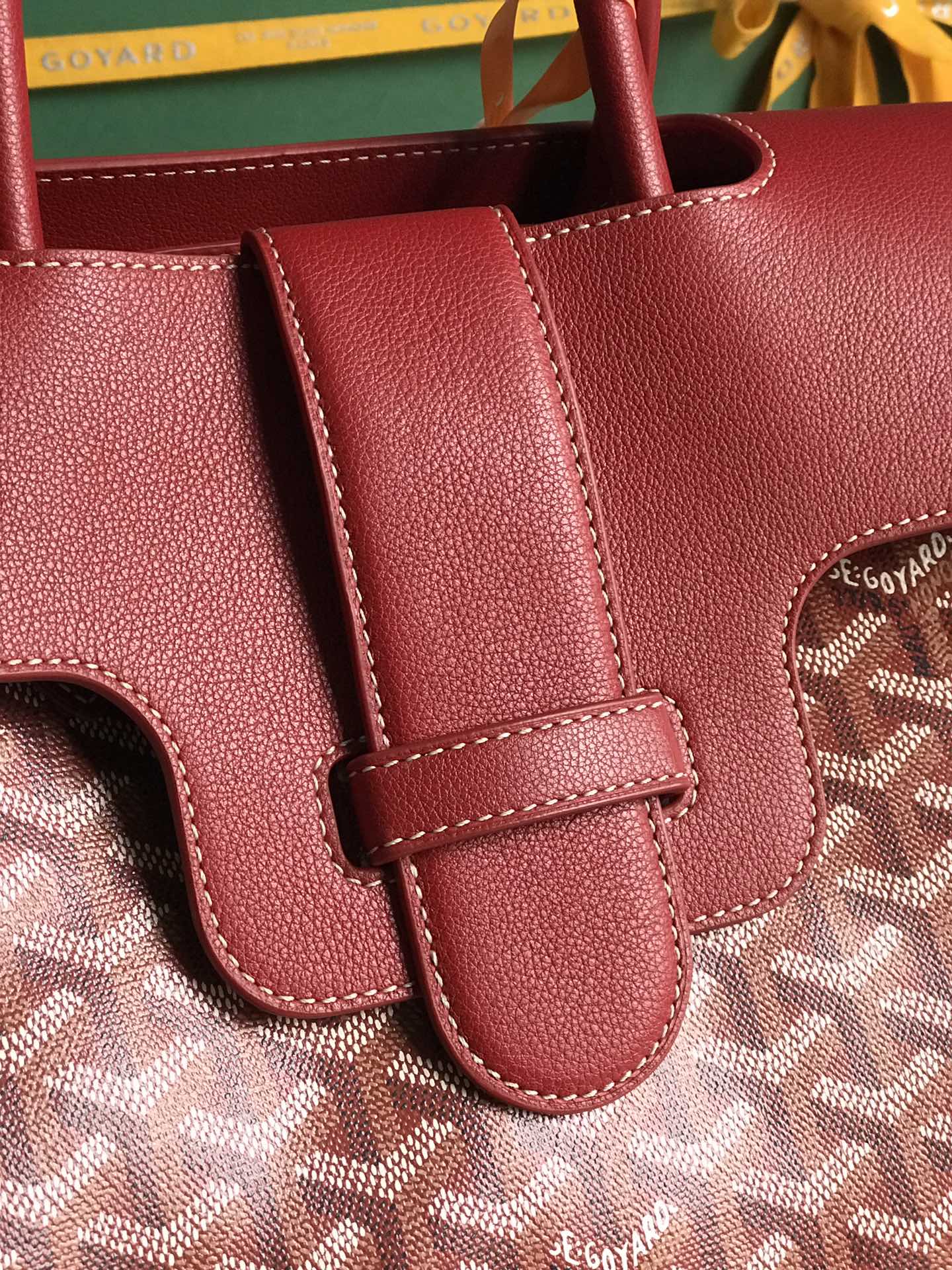 SAC SAIGON SOUPLE 34 EN TOILE GOYARDINE ROUGE PERSAN ET CUIR DE VEAU