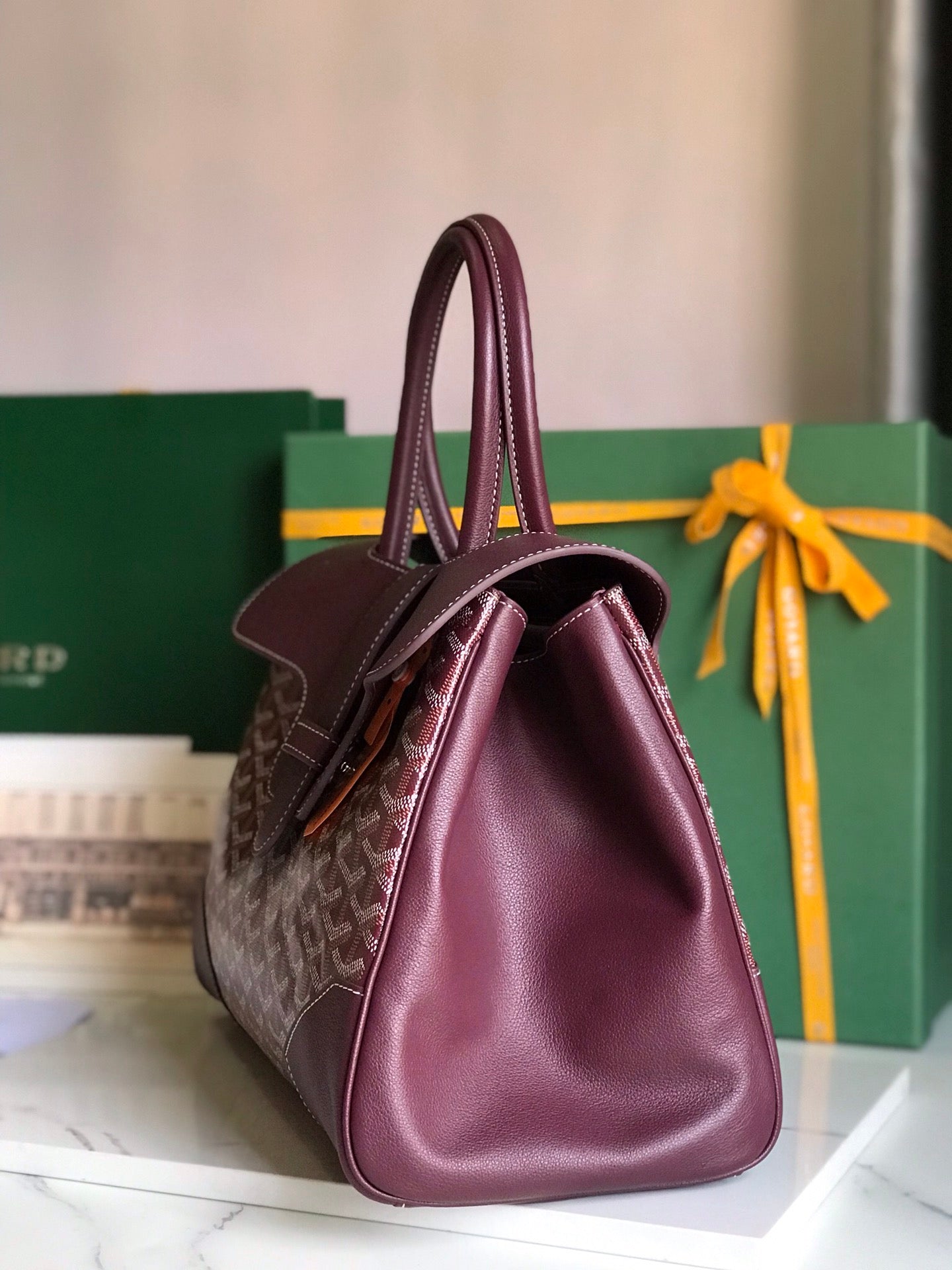 SAC SAIGON SOUPLE 34 EN TOILE GOYARDINE ROUGE BORDEAUX ET CUIR DE VEAU