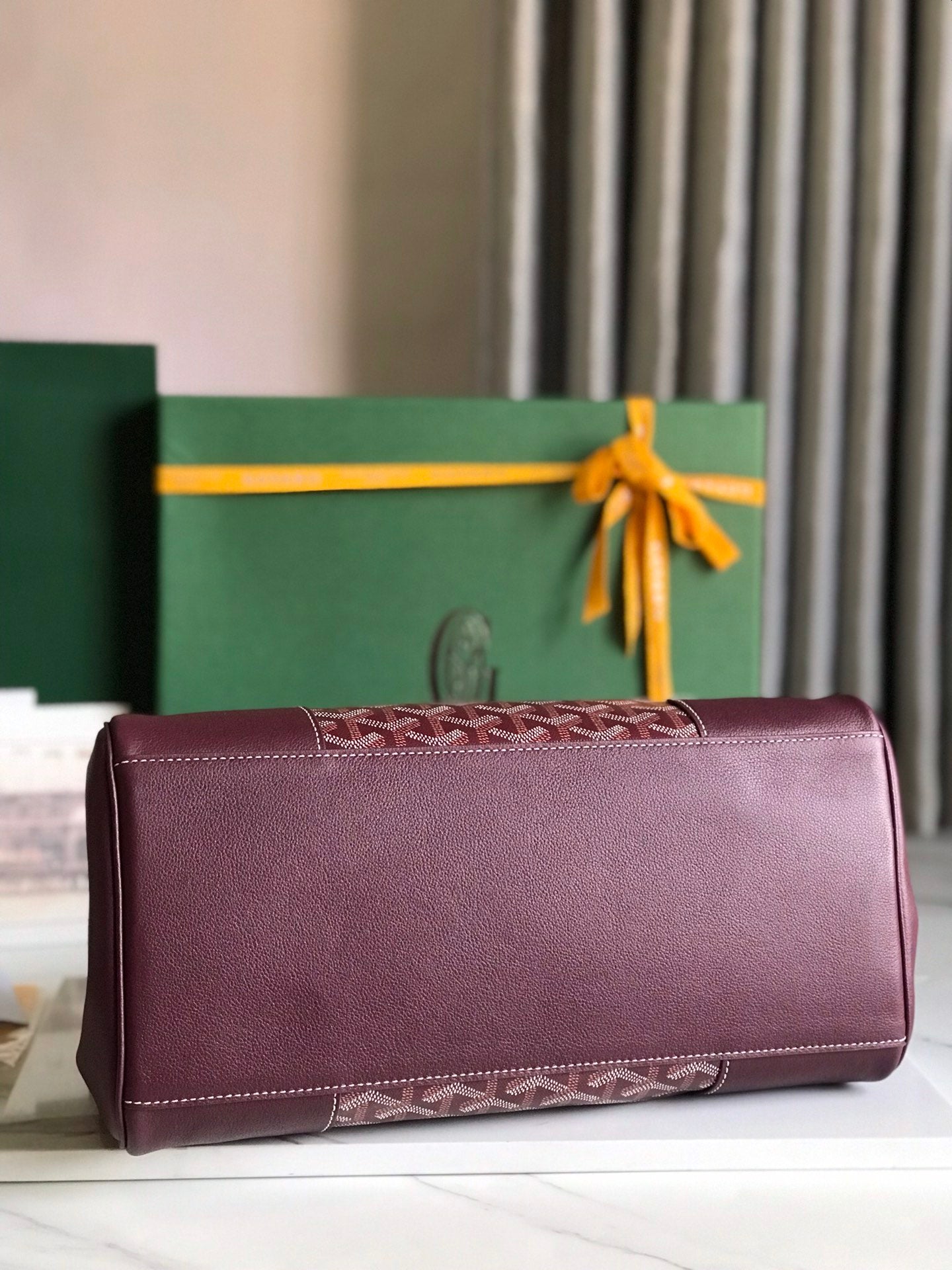 SAC SAIGON SOUPLE 34 EN TOILE GOYARDINE ROUGE BORDEAUX ET CUIR DE VEAU