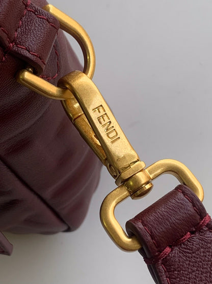 Sac Fend Baguette 27 en cuir bordeaux à motif FF GHW 