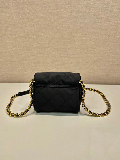 MINI SAC À RABAT MATELASSÉ 14 EN TISSU RE-NYLON NOIR CHAÎNE DORÉ
