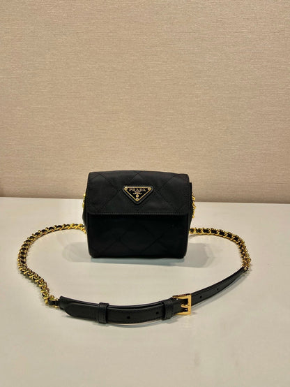 MINI SAC À RABAT MATELASSÉ 14 EN TISSU RE-NYLON NOIR CHAÎNE DORÉ