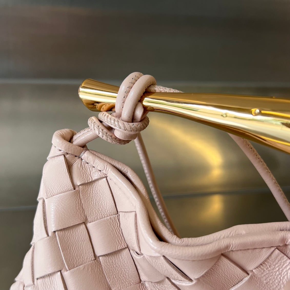 SARDINE 20 AVEC CHAÎNE EN CUIR D'AGNEAU ROSE CLAIR