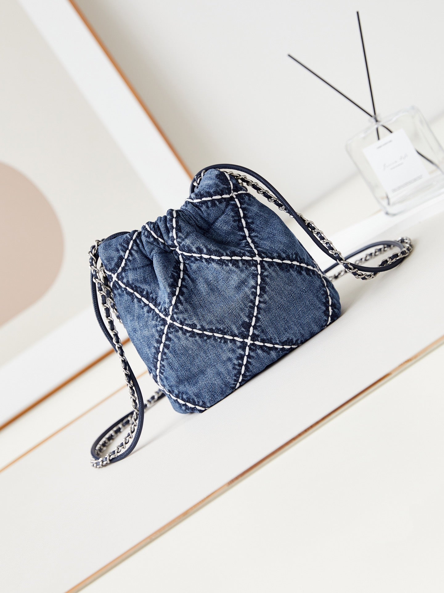 Mini sac à dos CC 22 en denim bleu cousu et matériel argenté