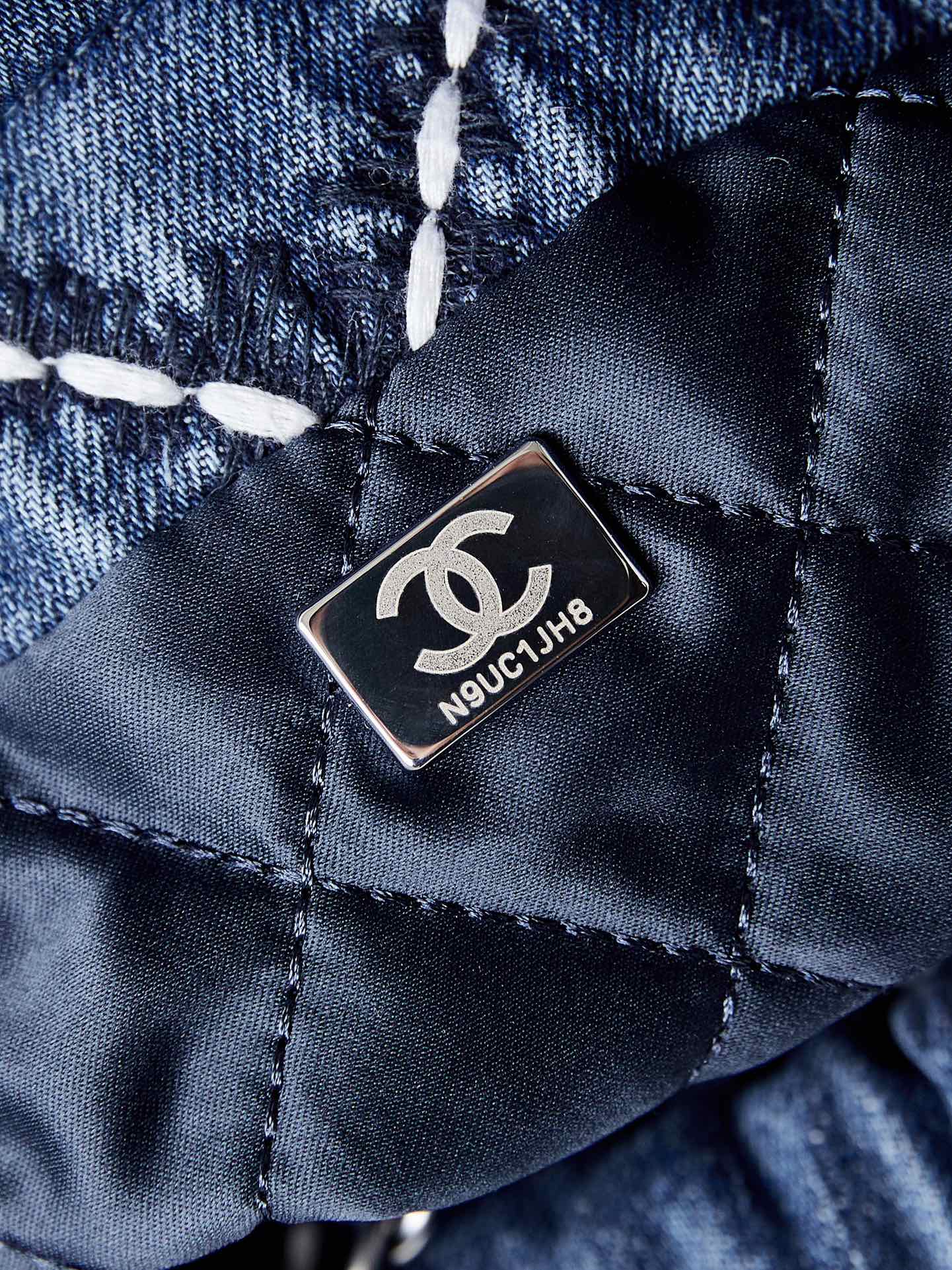 Mini sac à dos CC 22 en denim bleu cousu et matériel argenté