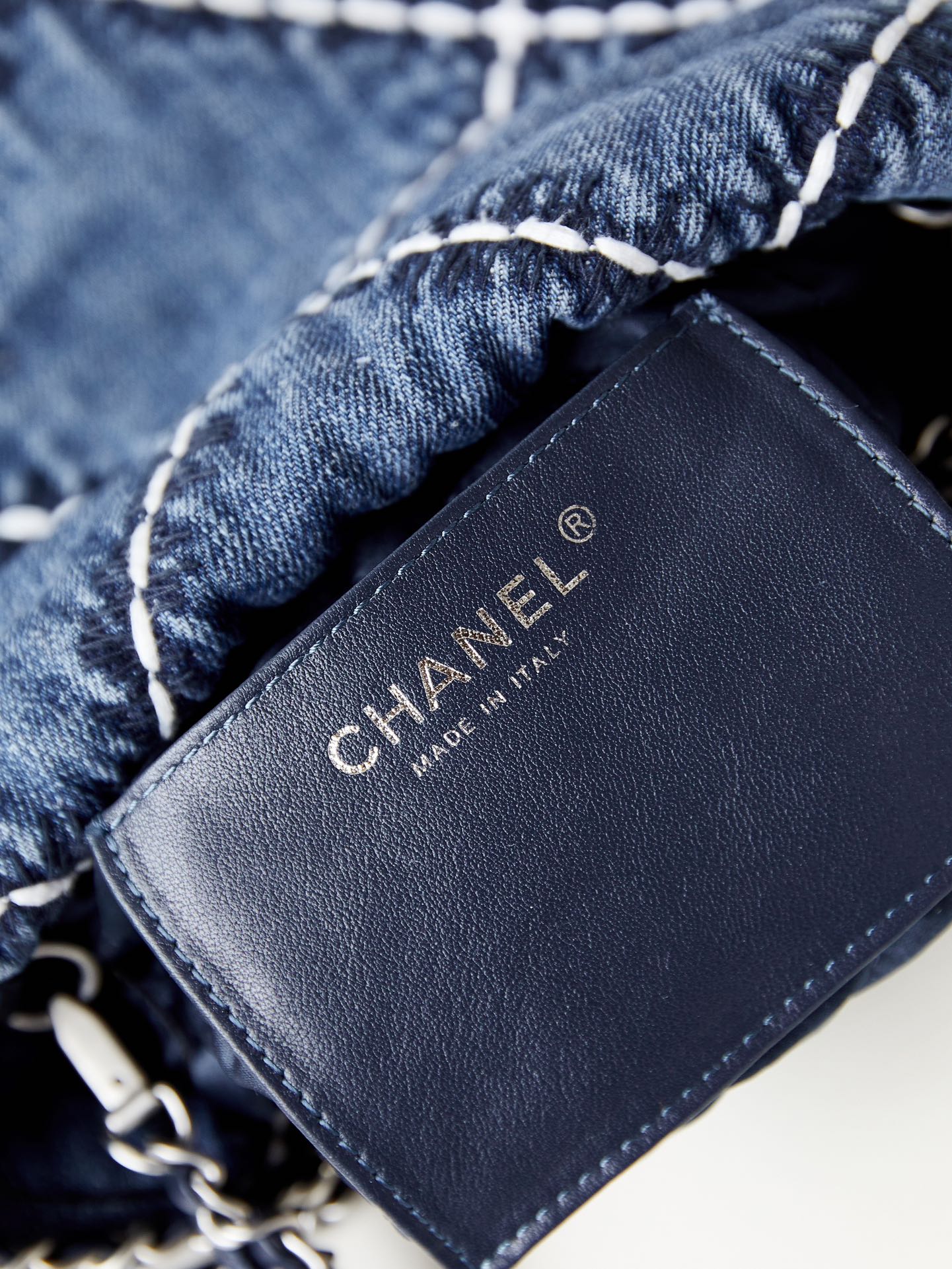 Mini sac à dos CC 22 en denim bleu cousu et matériel argenté