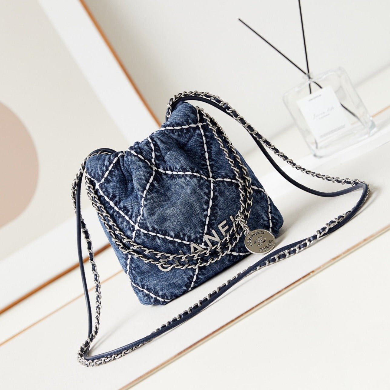 Mini sac à dos CC 22 en denim bleu cousu et matériel argenté