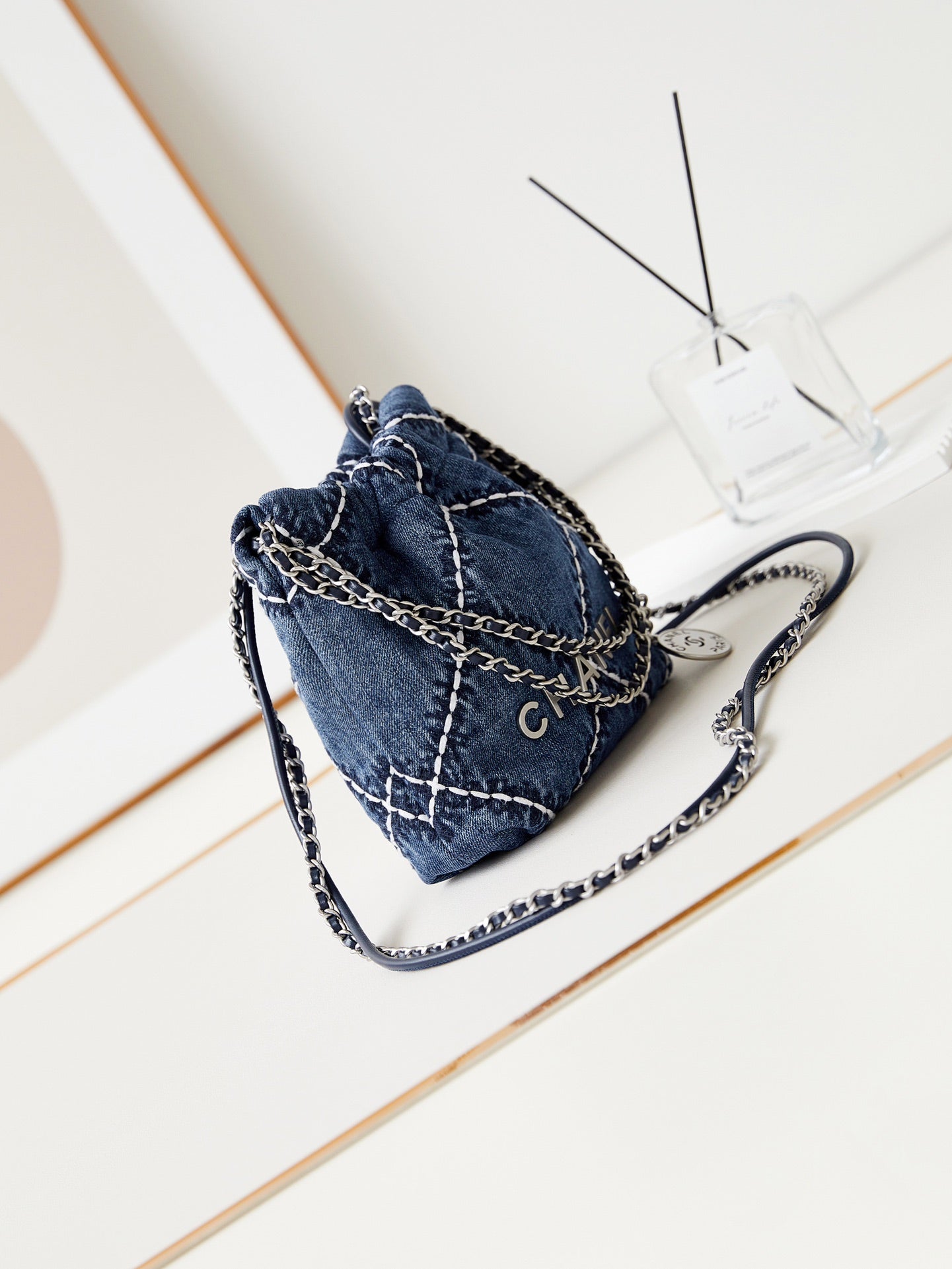 Mini sac à dos CC 22 en denim bleu cousu et matériel argenté