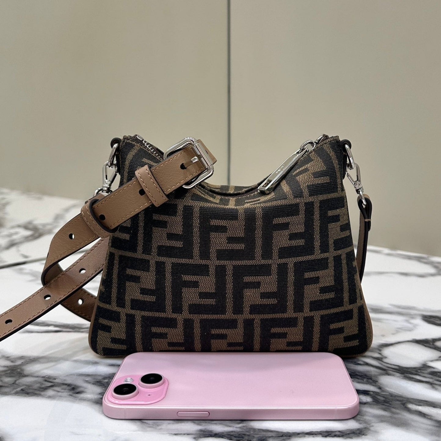 SAC À BANDOULIÈRE 19 AVEC MOTIF FF EN TISSU JACQUARD MARRON