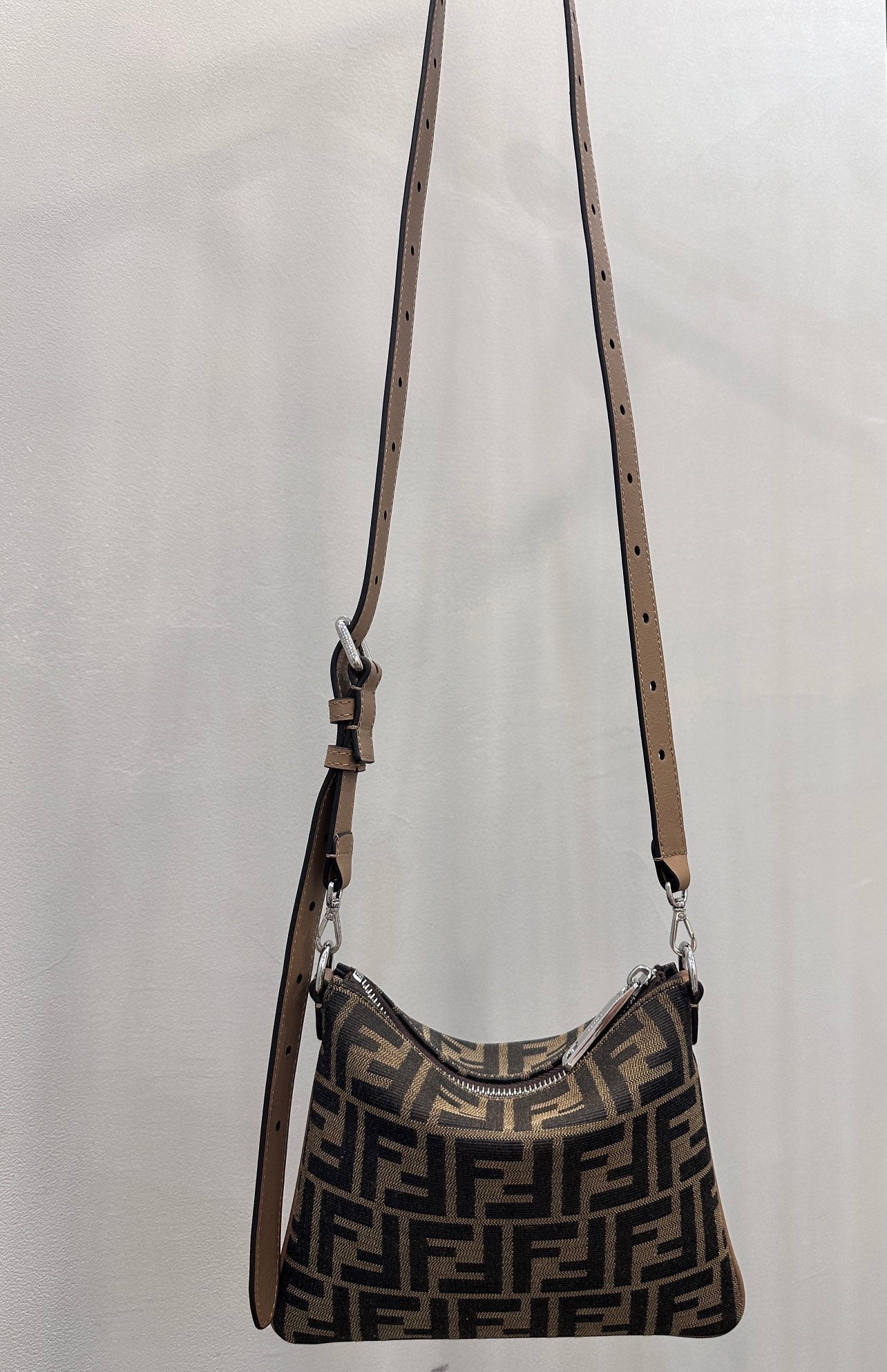 SAC À BANDOULIÈRE 19 AVEC MOTIF FF EN TISSU JACQUARD MARRON