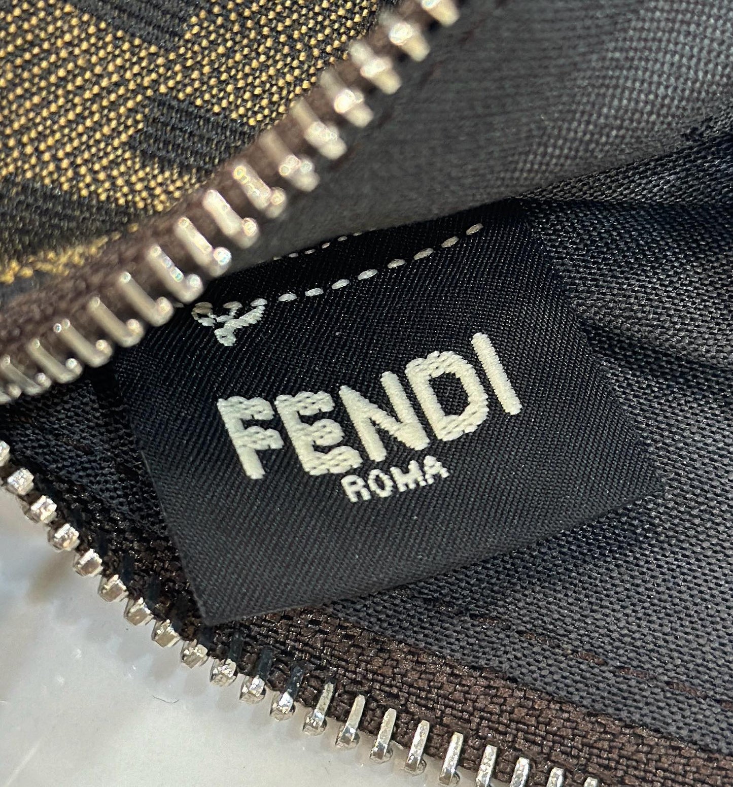 SAC À BANDOULIÈRE 19 AVEC MOTIF FF EN TISSU JACQUARD MARRON