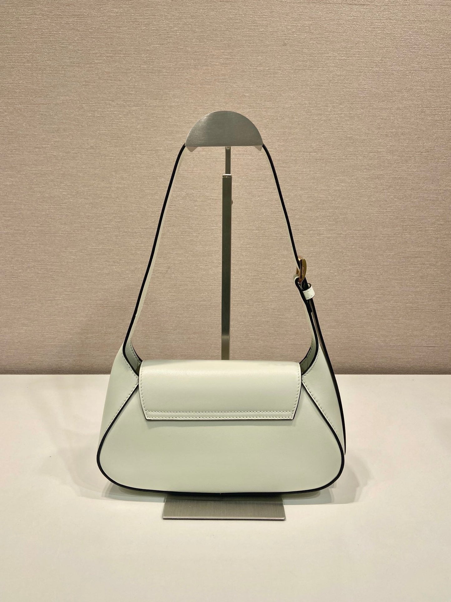 SAC À RABAT 25 EN CUIR DE VEAU LISSE BLANC LOGO TRIANGLE