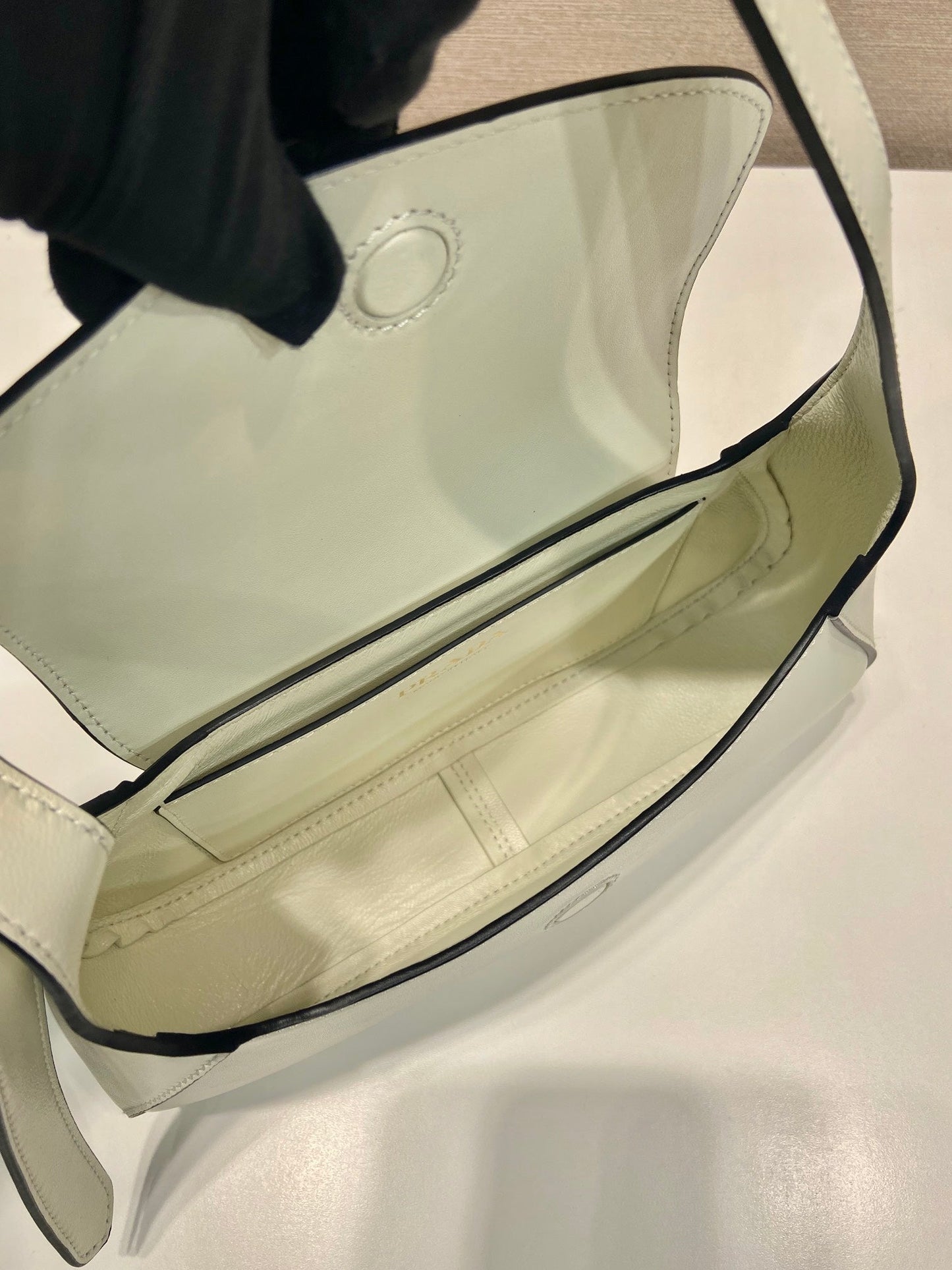 SAC À RABAT 25 EN CUIR DE VEAU LISSE BLANC LOGO TRIANGLE