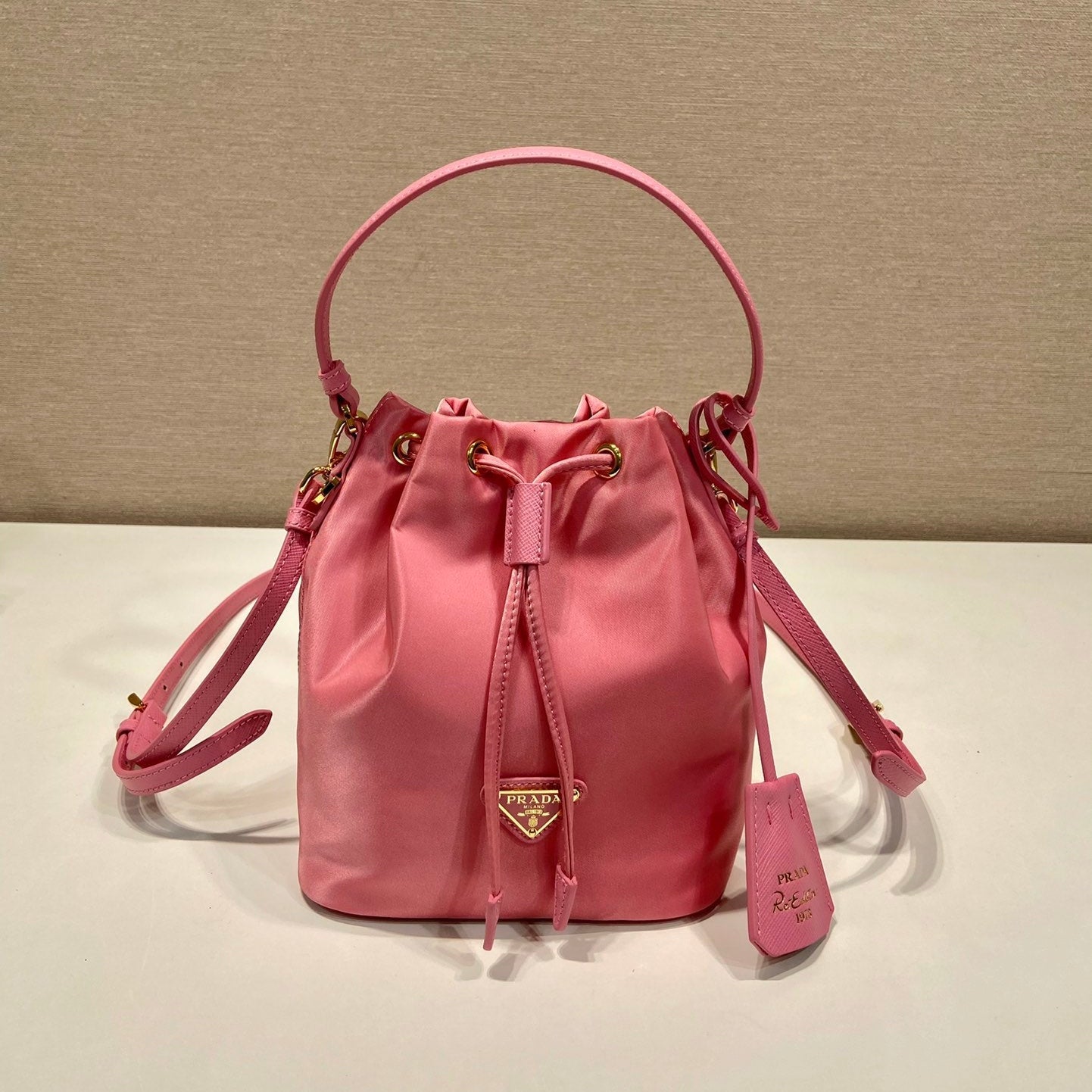 バケットバッグ 19インチ キャンディピンク REナイロン＆サフィアーノレザーハンドル