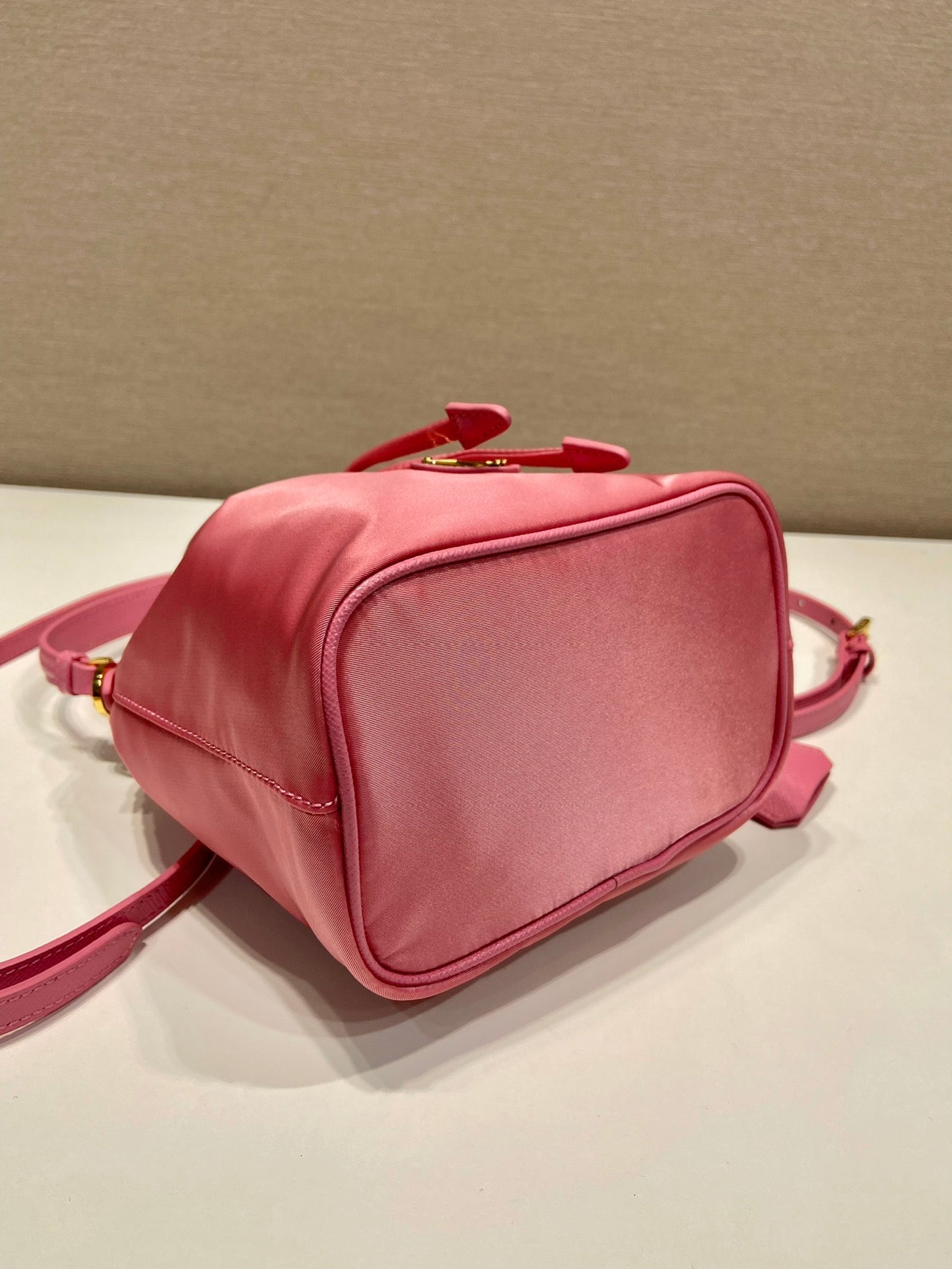 バケットバッグ 19インチ キャンディピンク REナイロン＆サフィアーノレザーハンドル