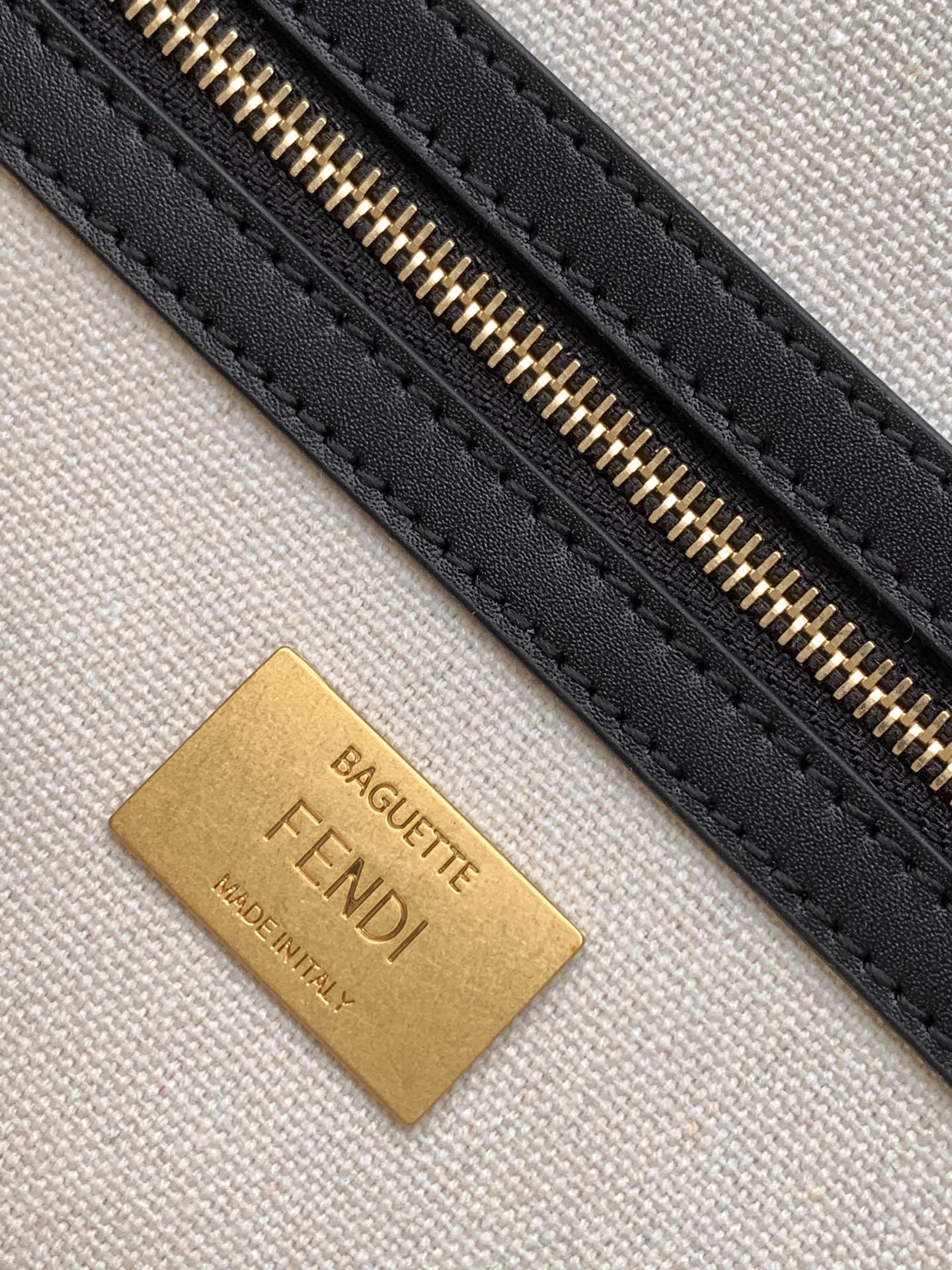 フェンド バゲット ブラック ホワイト ブラウン オレンジ キャンバスバッグ 27 FF刺繍入り Ghw 