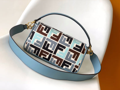 フェンド バゲット スカイブルー＆マルチカラー キャンバスバッグ 27 FF刺繍入り Ghw 