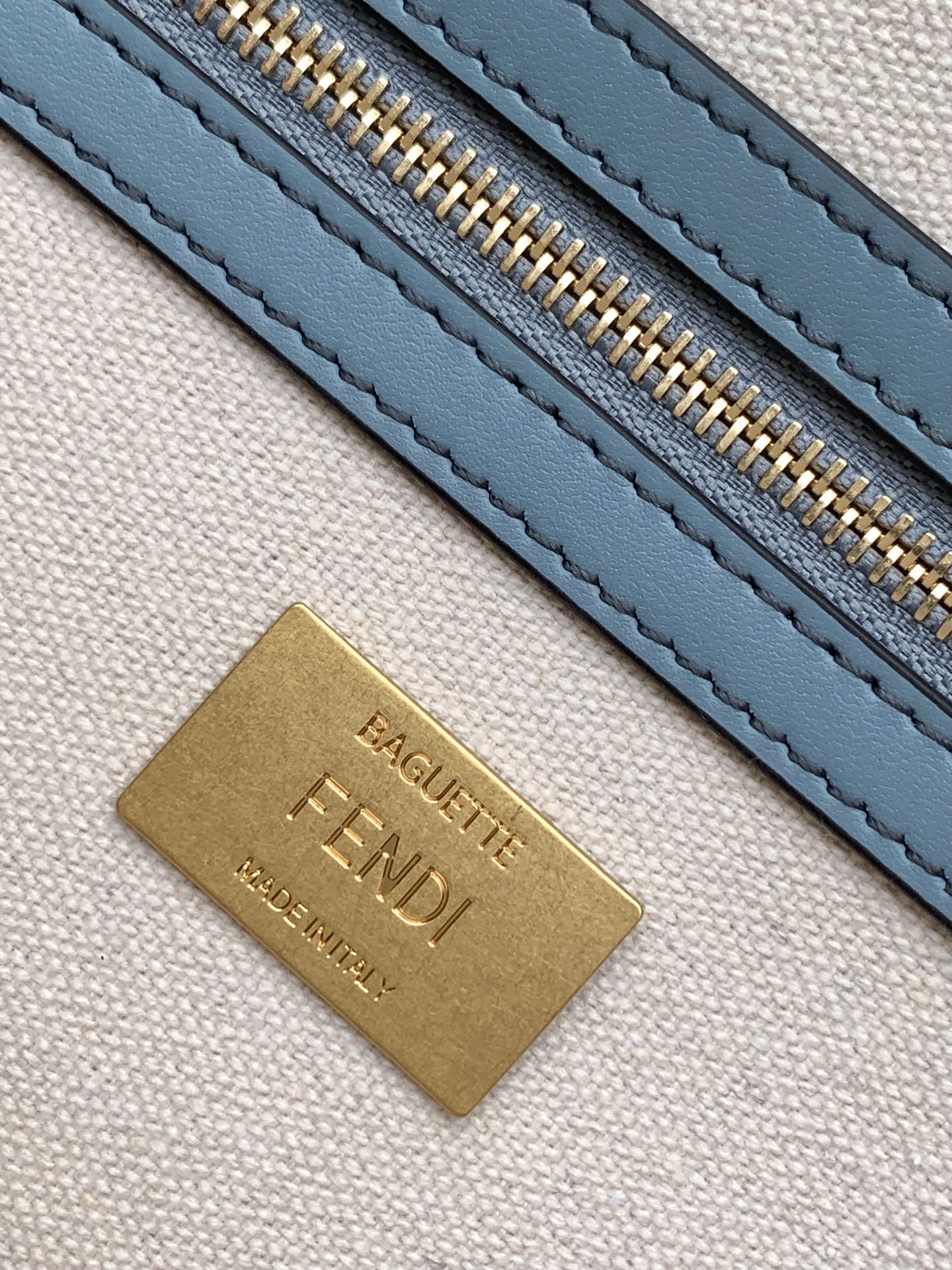 フェンド バゲット スカイブルー＆マルチカラー キャンバスバッグ 27 FF刺繍入り Ghw 