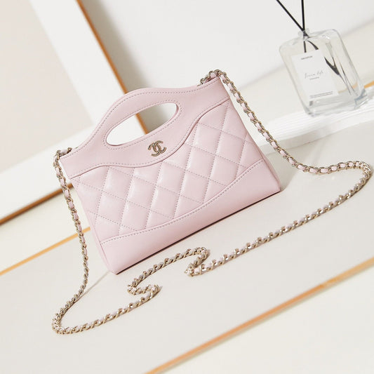 Sac shopping nano cc 24s31 17,5 cm en cuir d'agneau rose clair avec finitions dorées