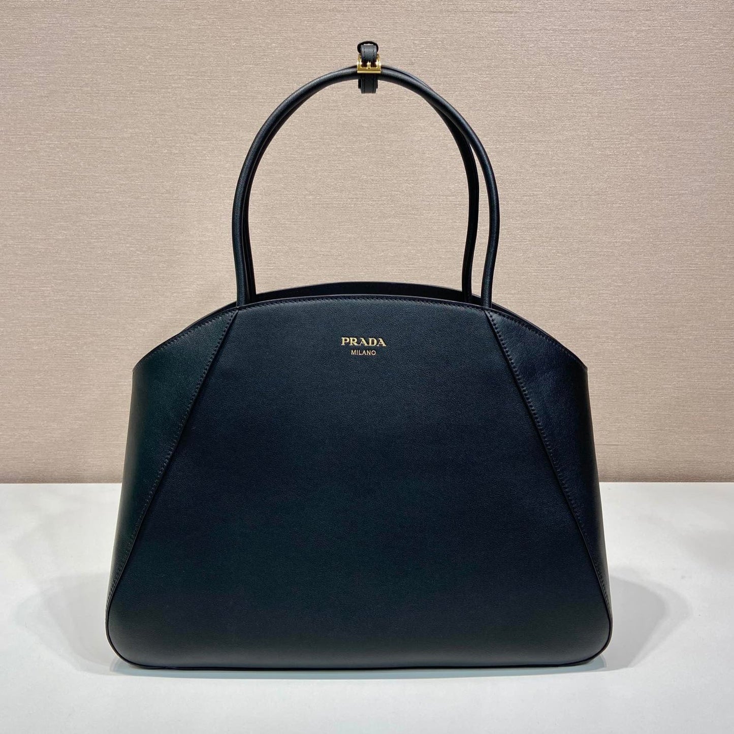SAC CABAS ÉLÉGANT 40 EN CUIR DE VEAU LISSE NOIR