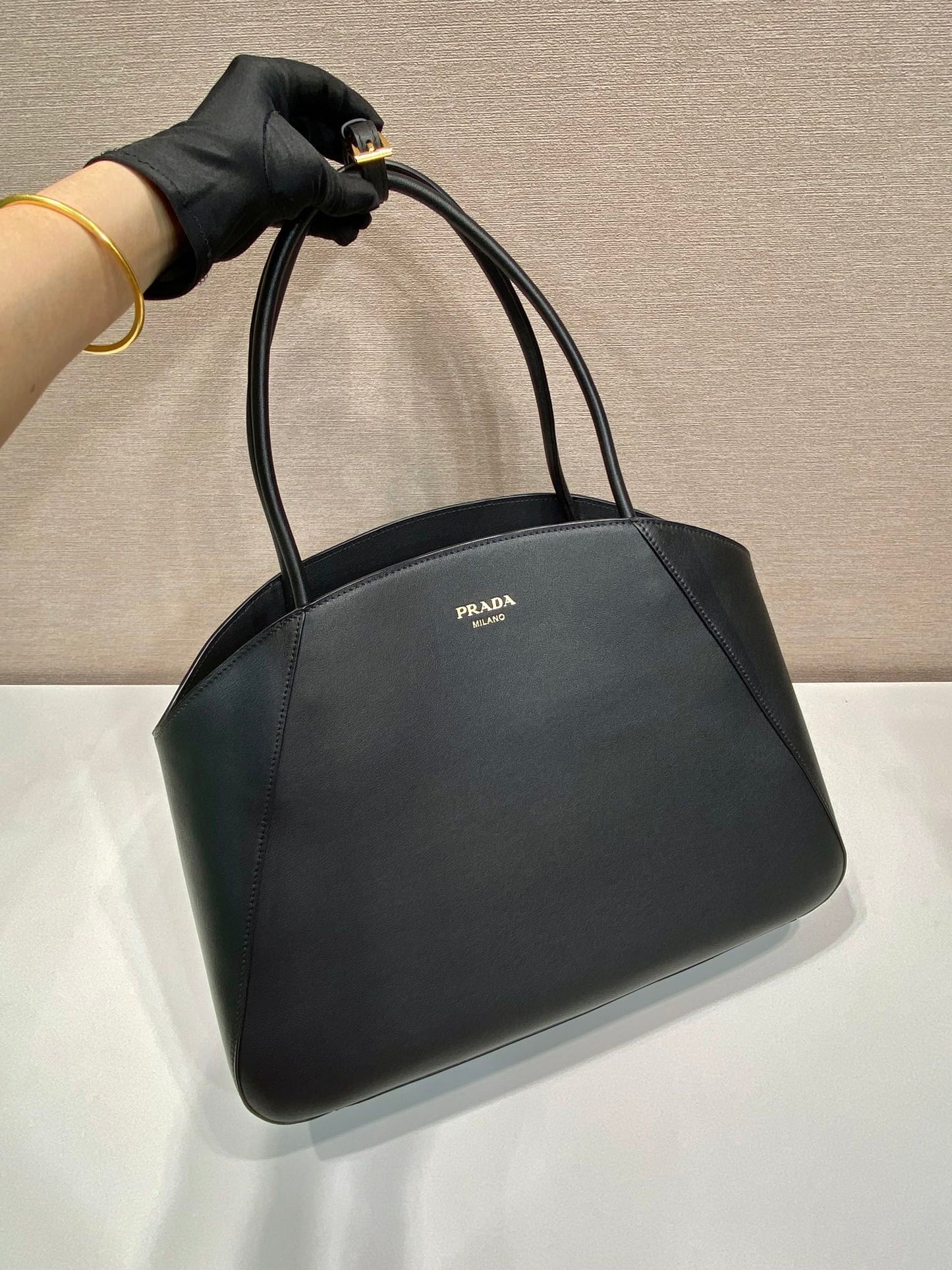 SAC CABAS ÉLÉGANT 40 EN CUIR DE VEAU LISSE NOIR