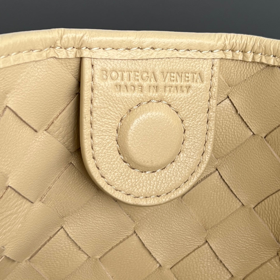 SARDINE 33 AVEC CHAÎNE EN CUIR D'AGNEAU BEIGE