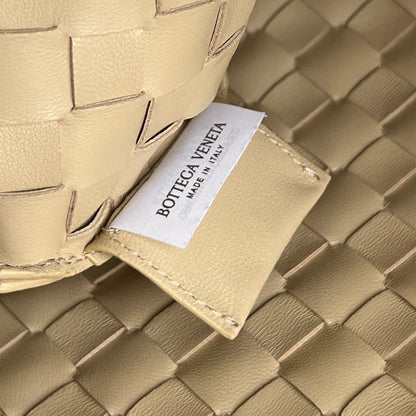 SARDINE 33 AVEC CHAÎNE EN CUIR D'AGNEAU BEIGE