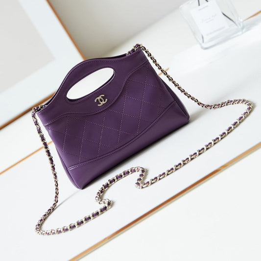 Sac shopping nano cc 24s31 17,5 cm en cuir d'agneau violet et accessoires dorés