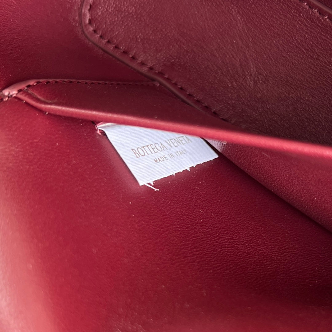 TROUSSE DE VANITY BANG BANG 22 EN CUIR DE VEAU ROUGE BORDEAUX