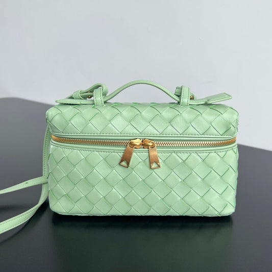 TROUSSE DE VANITY BANG BANG 22 EN CUIR DE VEAU VERT CLAIR
