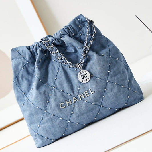 sac hobo cc 22 en denim bleu usé avec quincaillerie argentée