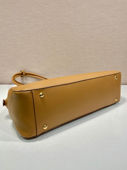 Grand sac cabas 48 avec fermeture éclair en cuir de veau lisse marron cidre