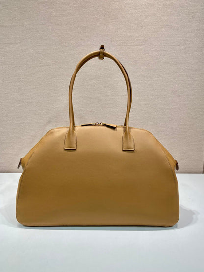 Grand sac cabas 48 avec fermeture éclair en cuir de veau lisse marron cidre