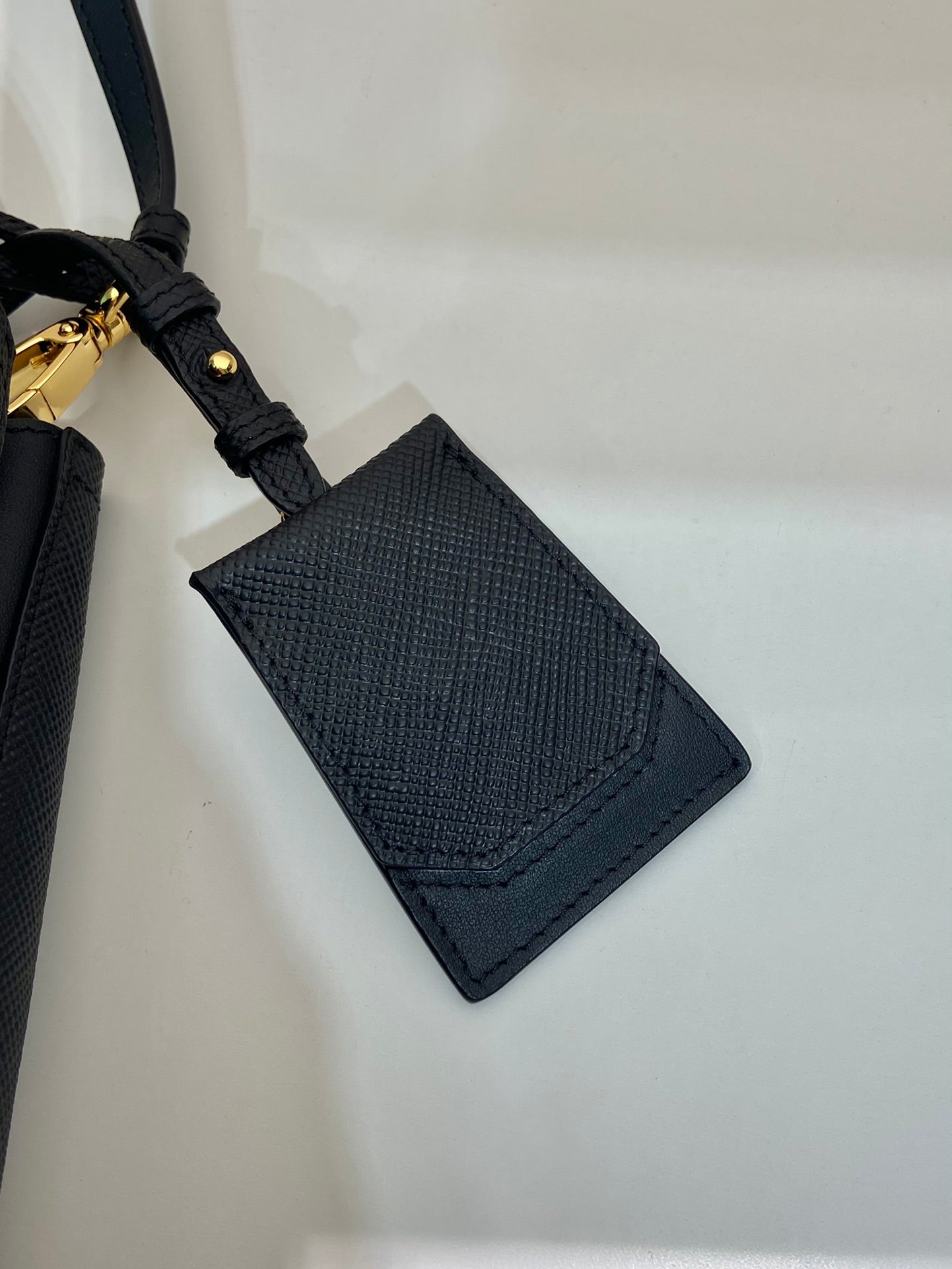 MINI SAC SEAU 18 EN CUIR SAFFIANO NOIR