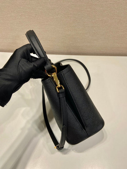 MINI SAC SEAU 18 EN CUIR SAFFIANO NOIR