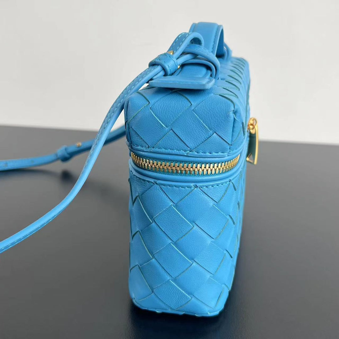 TROUSSE DE VANITY BANG BANG 22 EN CUIR DE VEAU BLEU CÉRULÉEN