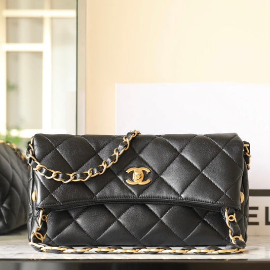 Sac hobo CC 24p 28 cm en cuir d'agneau noir et accessoires dorés 