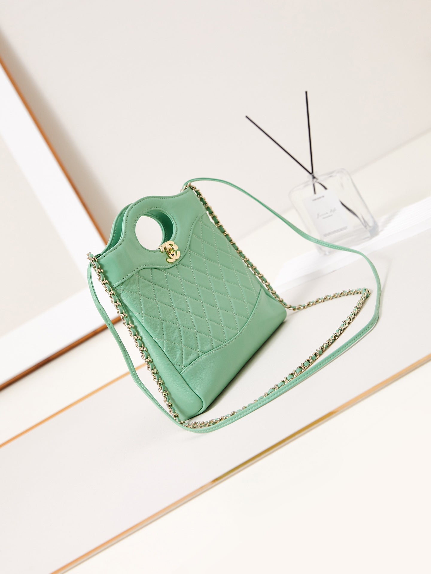 cc 24s31 ミニショッピングバッグ 22cm ライトグリーン ラムスキン ゴールド金具