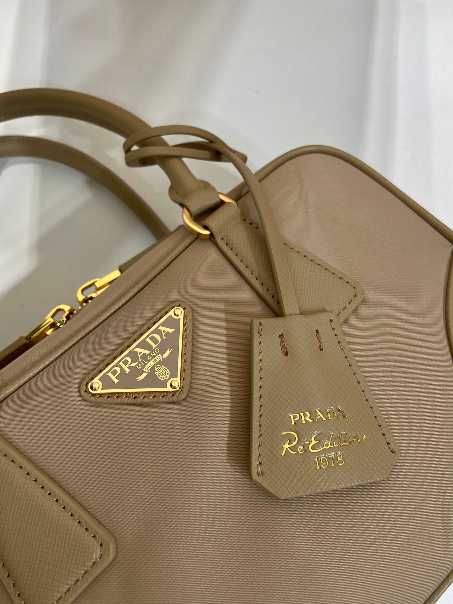 PETIT SAC À MAIN 25 EN NYLON MOUSSE SÉCHÉE ET GARNITURE EN CUIR DE VEAU