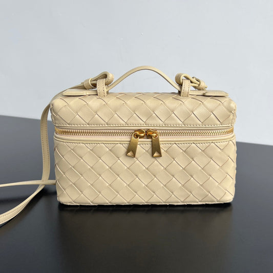 TROUSSE DE VANITY BANG BANG 22 EN CUIR DE VEAU BEIGE CRÈME