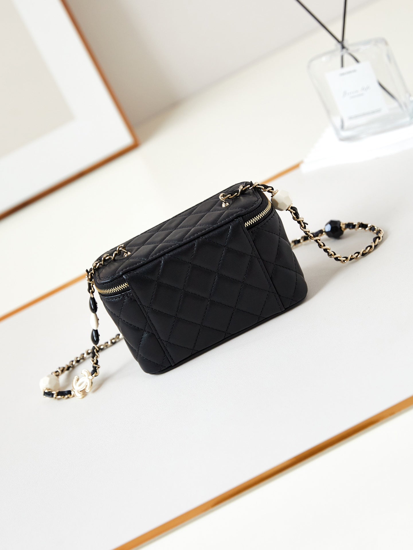Coiffeuse 23p 17cm en cuir d'agneau noir quincaillerie or clair