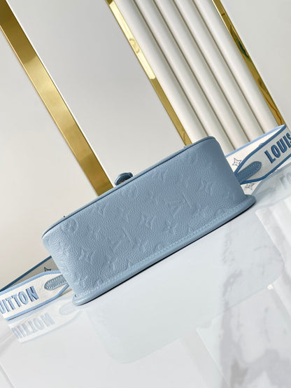 DIANE 23 EN CUIR EMPREINTE MONOGRAMME BLEU BEAU