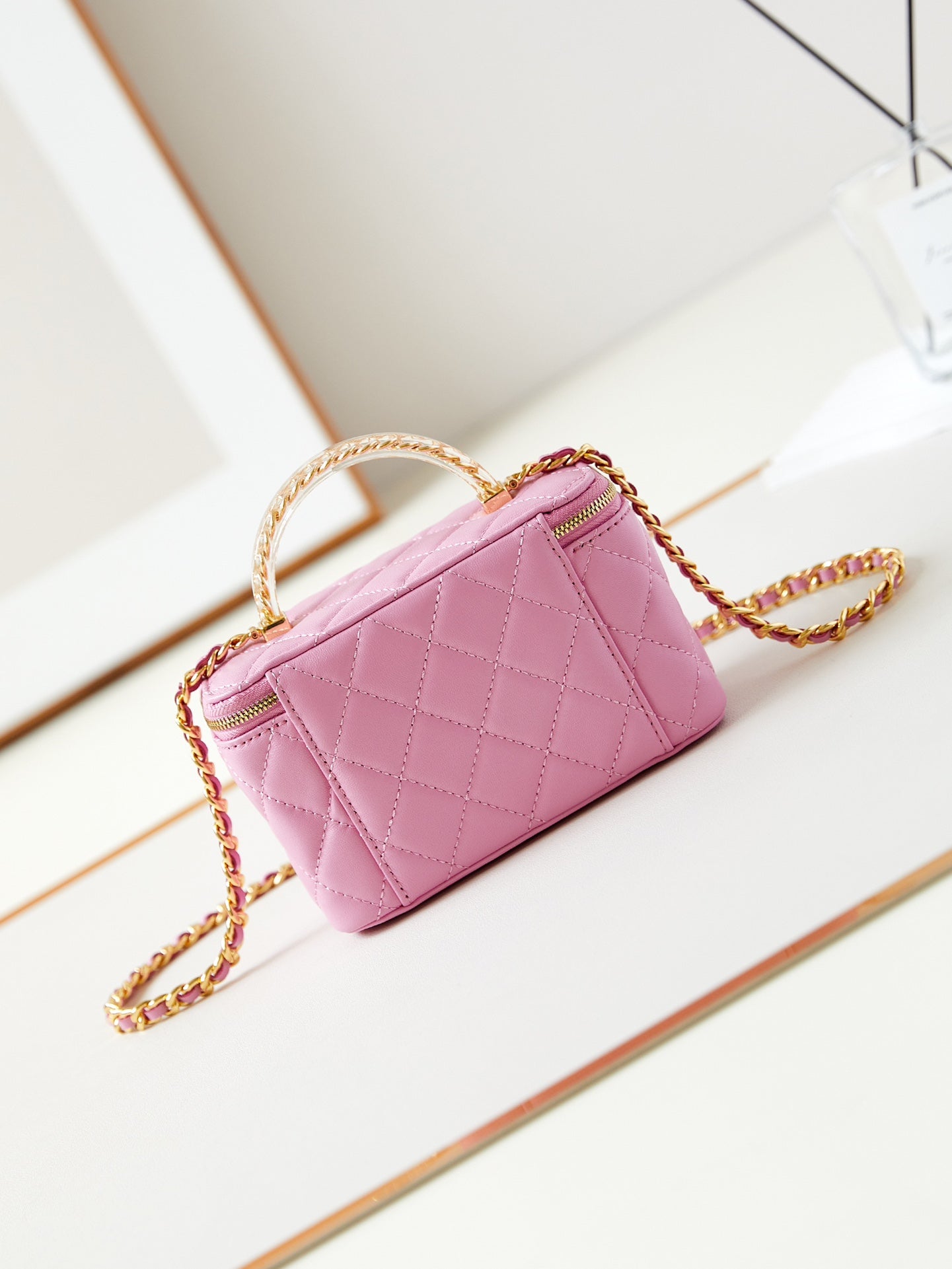 Coiffeuse 24a 17 cm en cuir d'agneau rose avec quincaillerie dorée