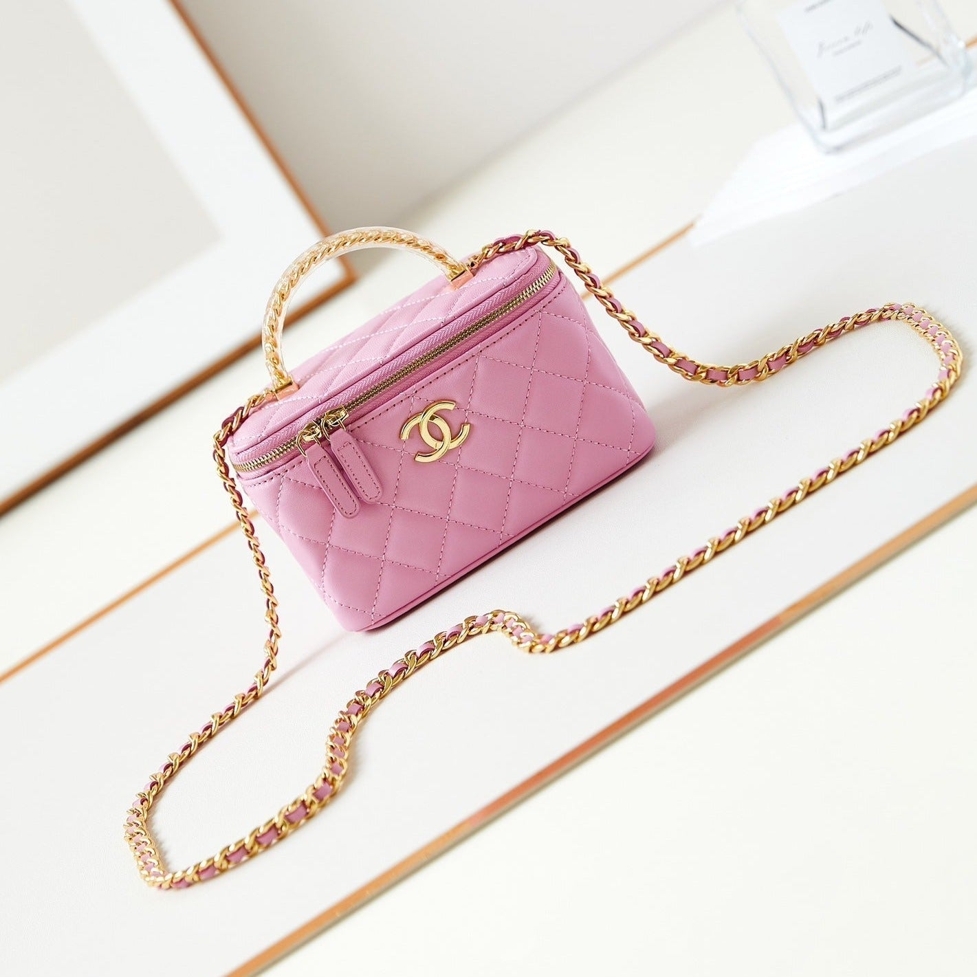 Coiffeuse 24a 17 cm en cuir d'agneau rose avec quincaillerie dorée