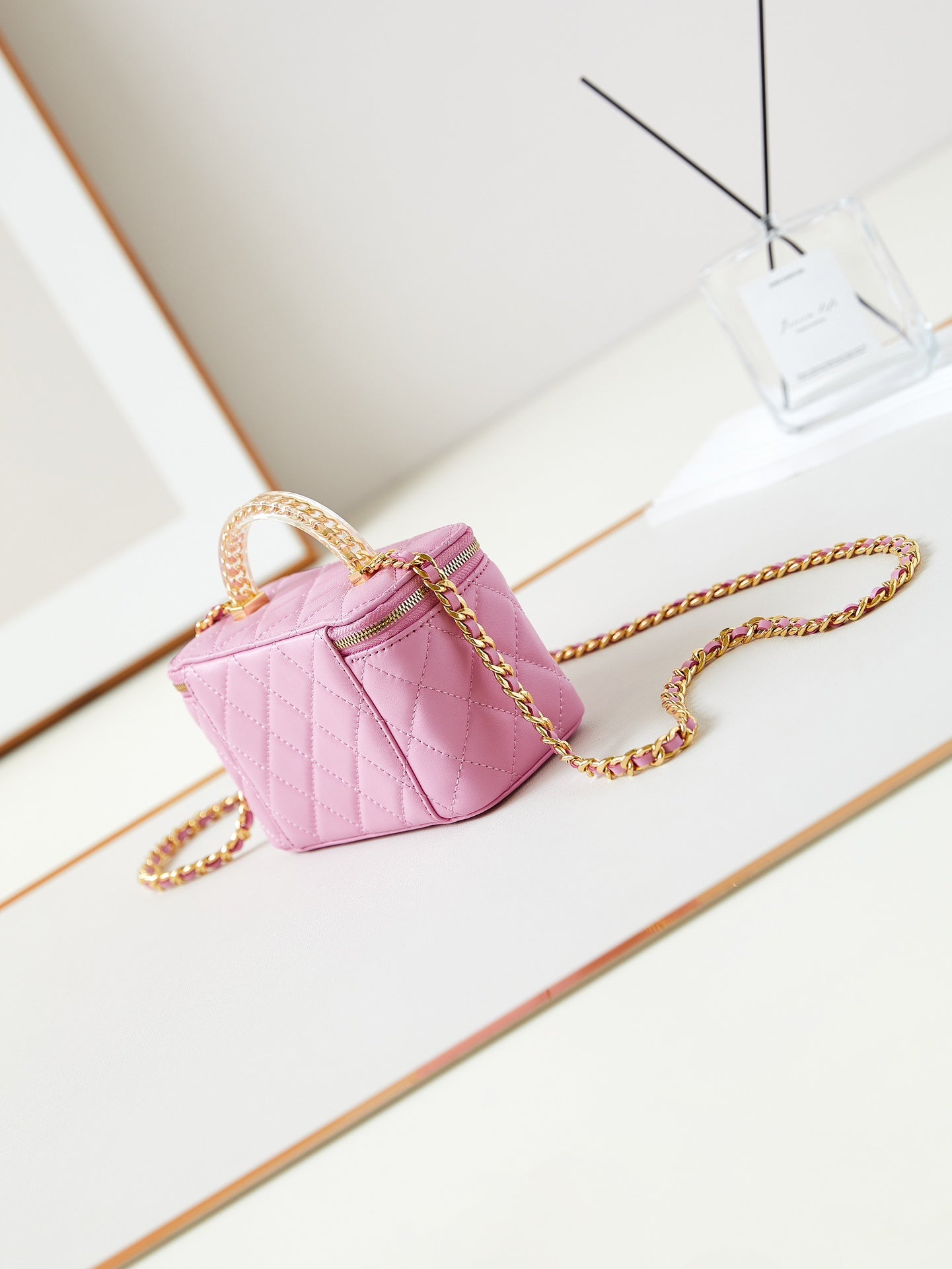 Coiffeuse 24a 17 cm en cuir d'agneau rose avec quincaillerie dorée